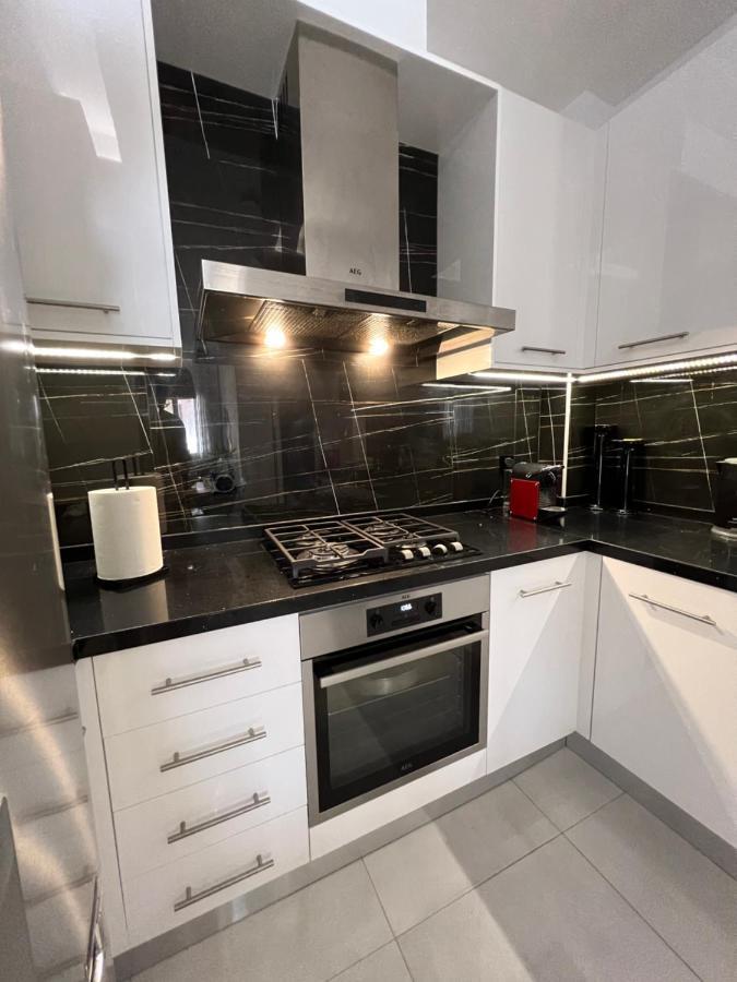 Modern Apartment Close To Airport With Gym And Bbq Kandiye Dış mekan fotoğraf