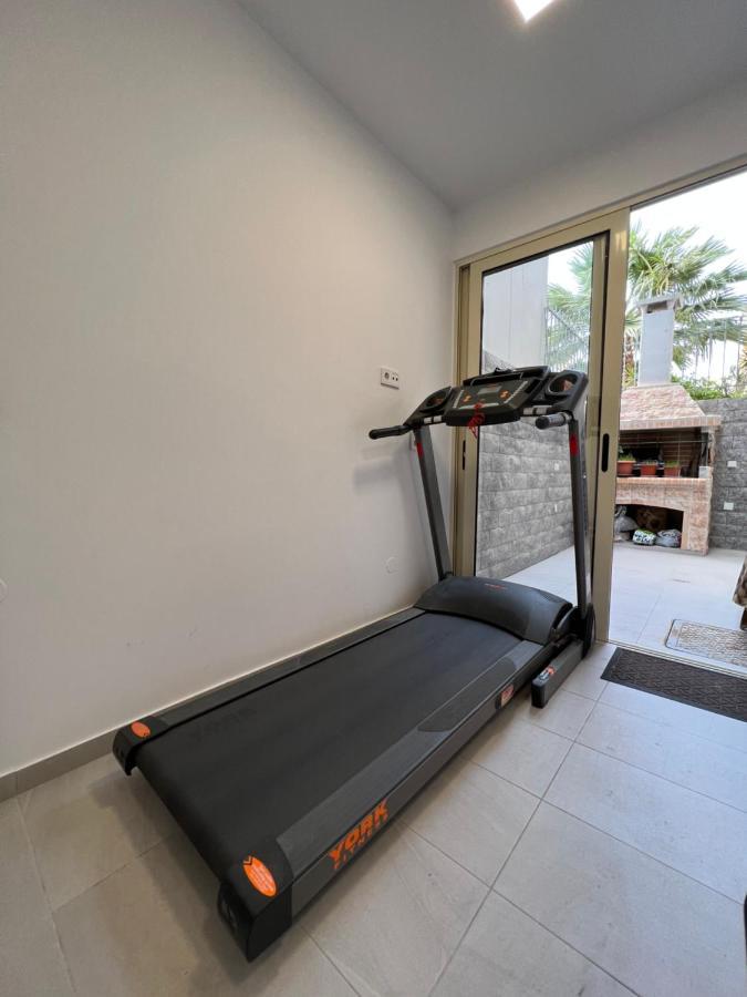 Modern Apartment Close To Airport With Gym And Bbq Kandiye Dış mekan fotoğraf